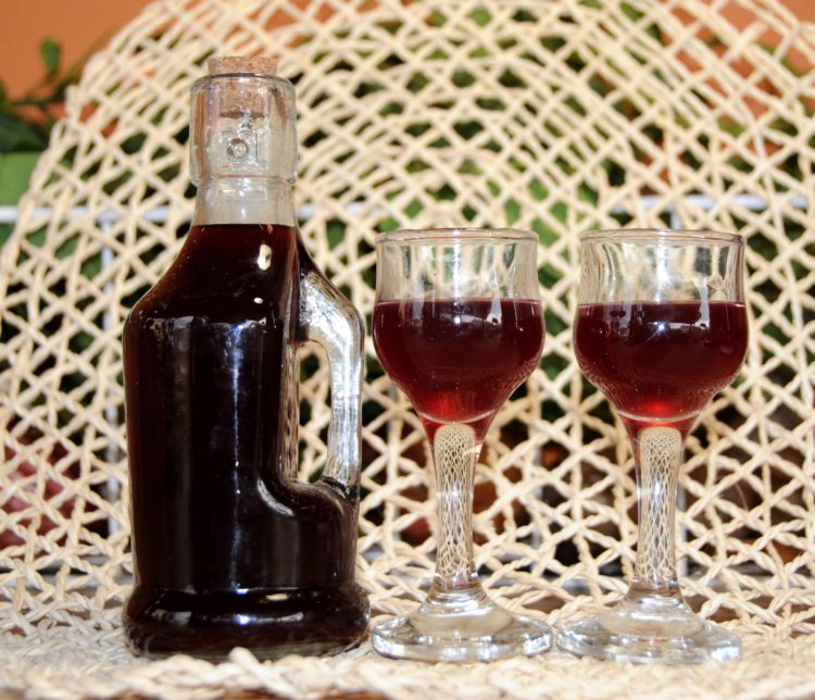 Liqueur-with-Black-Berries-_-Photo-By-Thanasis-Bounas